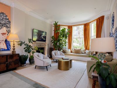 The Secret Oasis by Veeve