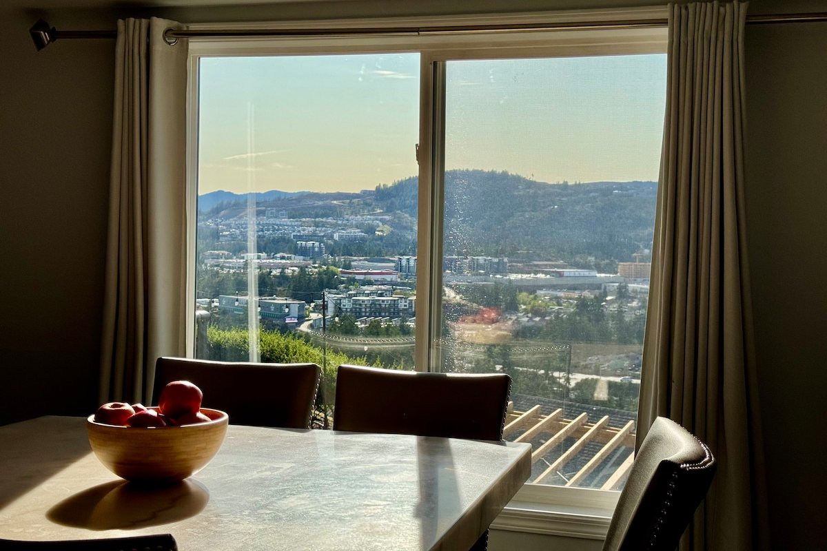 Modern Hilltop Home with Views! King bed gallery image 3