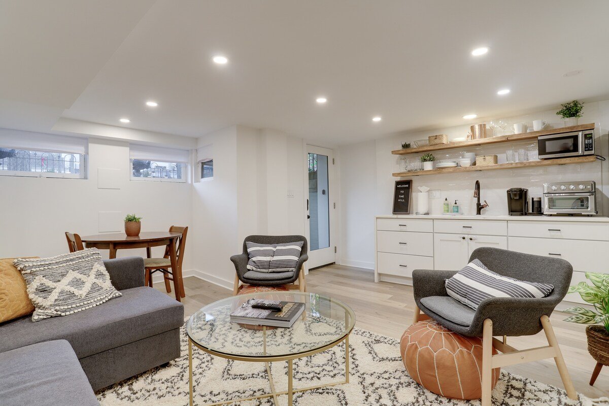 Stunning Capitol Hill Home-Pkg! gallery image 5