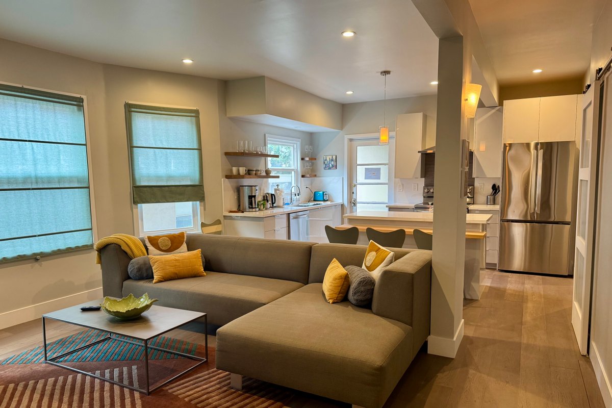 2 BR/2 BA Downtown Palo Alto near Stanford