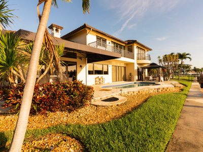 5 Bedroom Luxe Villa on Deep Water Intracoastal