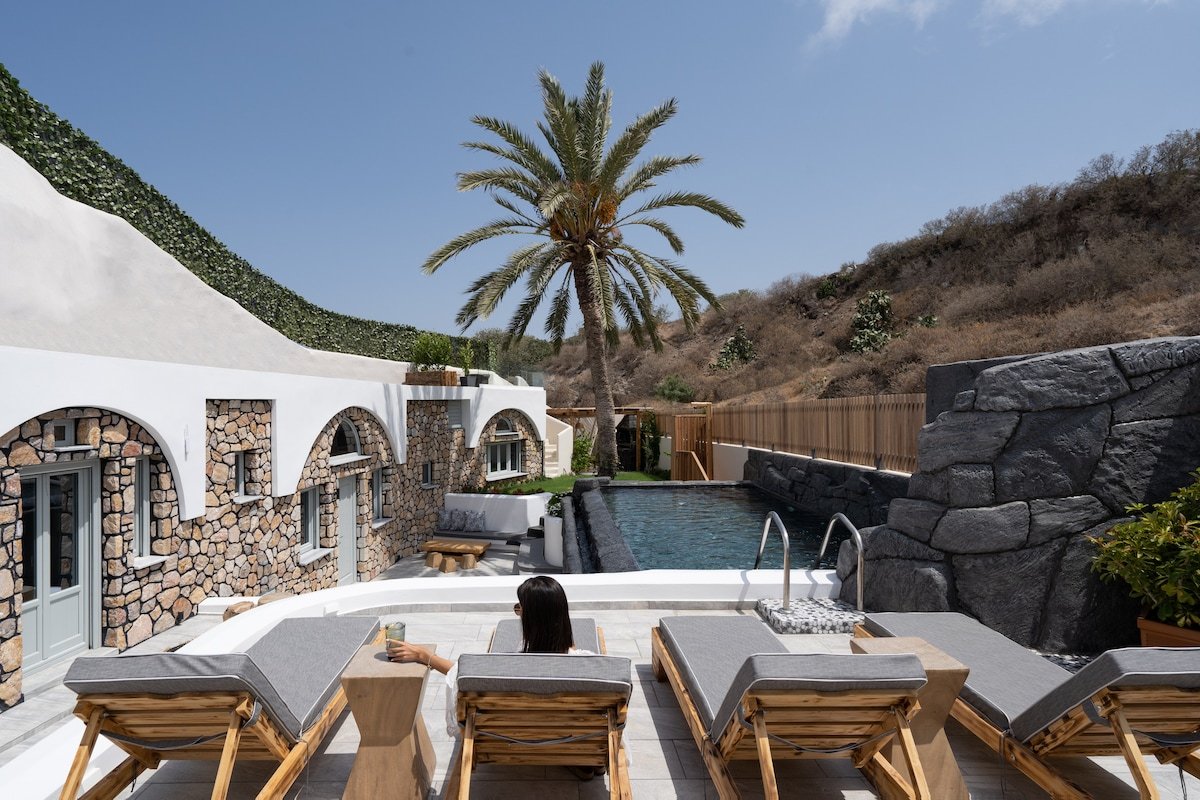Black occhio Villa with private pool gallery image 4