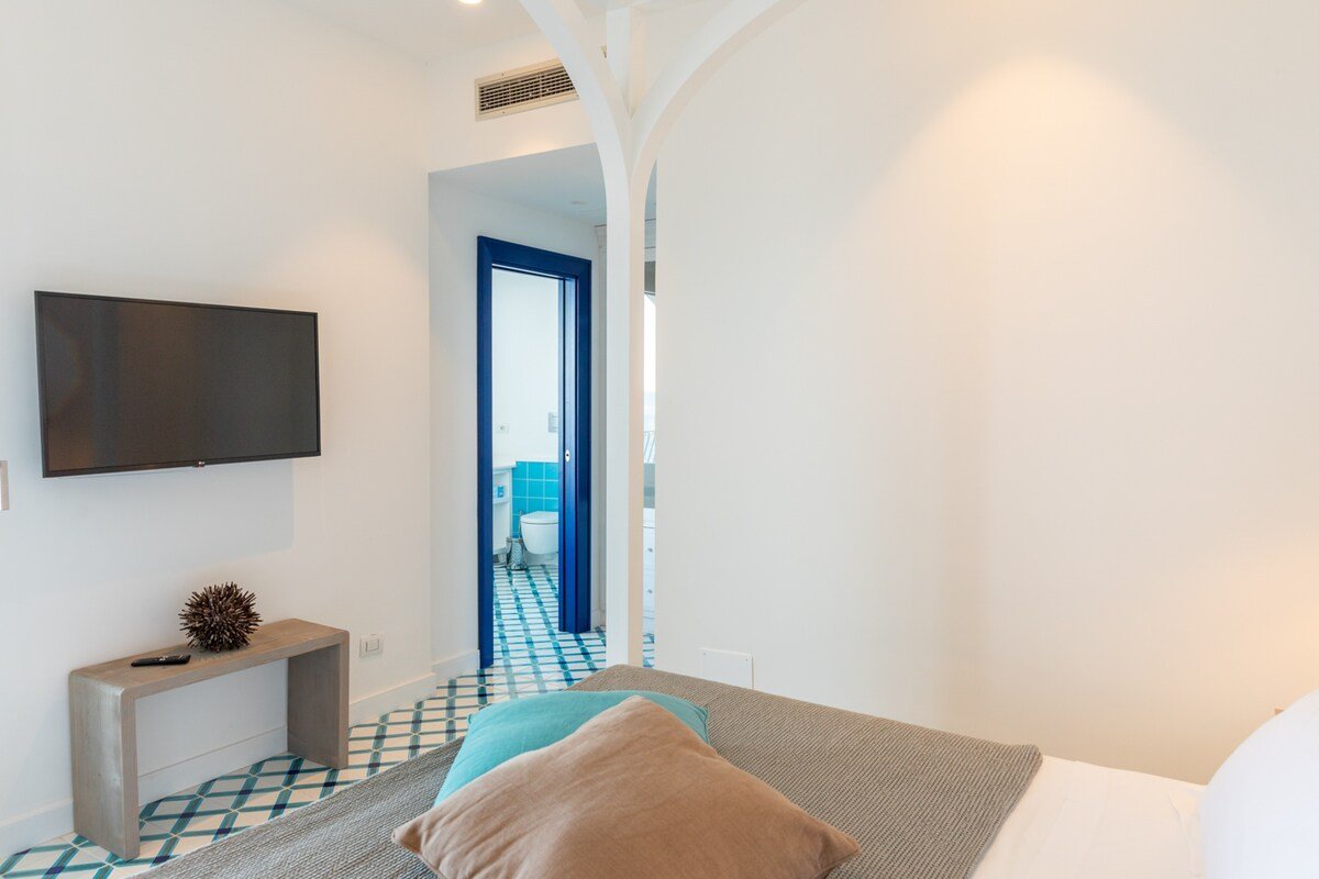 Lika gallery image 4