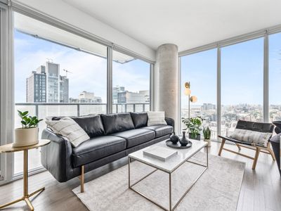 Stunning High Floor Luxury Condo w/ Gorgeous View