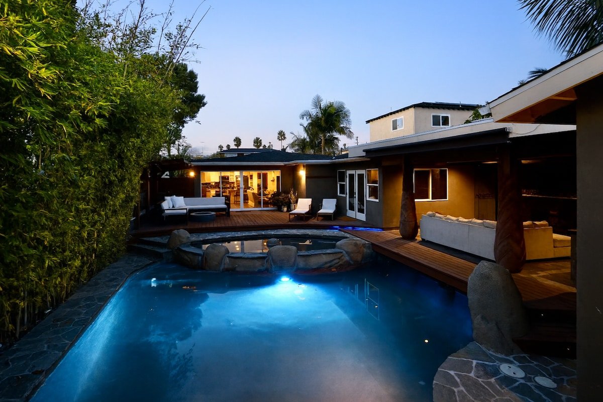 Tropical Vibes Near Beach! Jacuzzi Cave, 8 Beds! gallery image 4