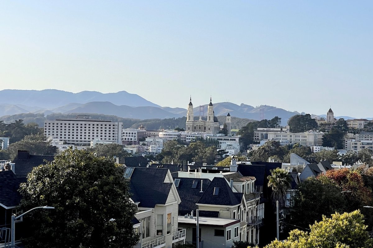 Beautiful traditional house on Ashbury Heights gallery image 3