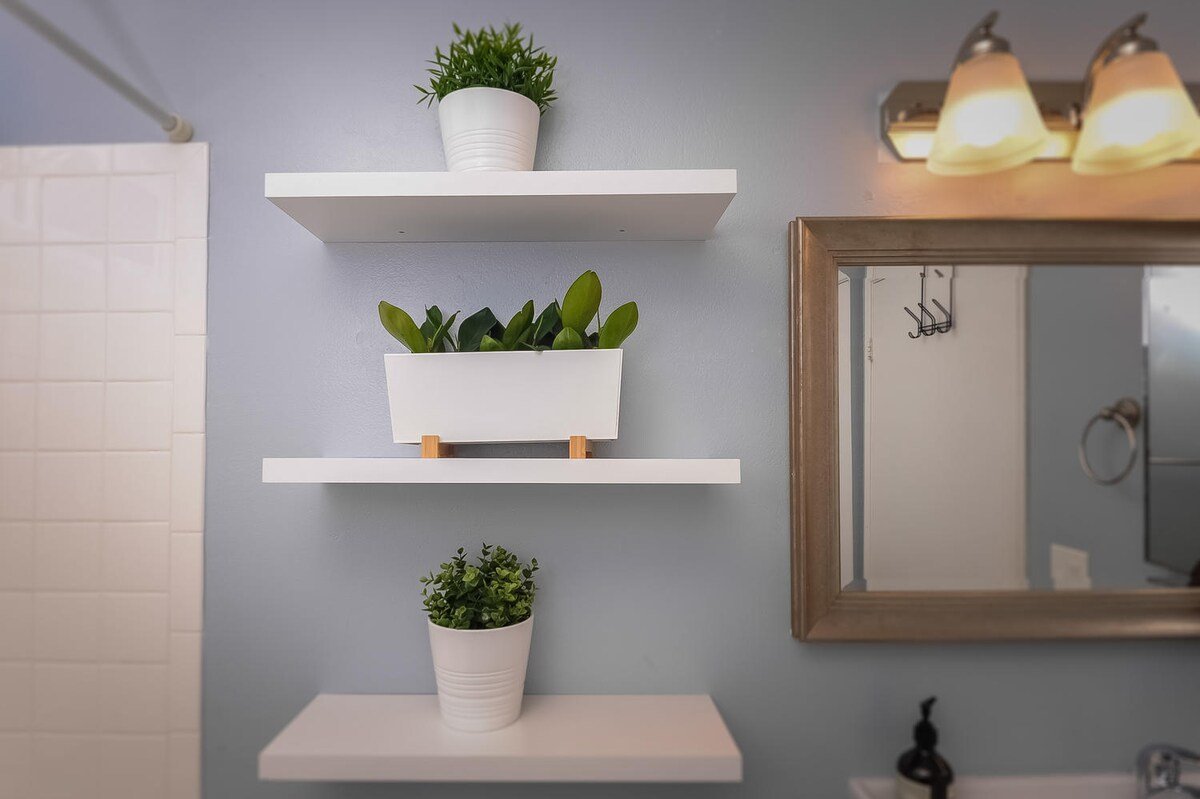 2 Bd 2bth- Blue Agate- 1.5 Blk to Beach Nice Clean gallery image 3