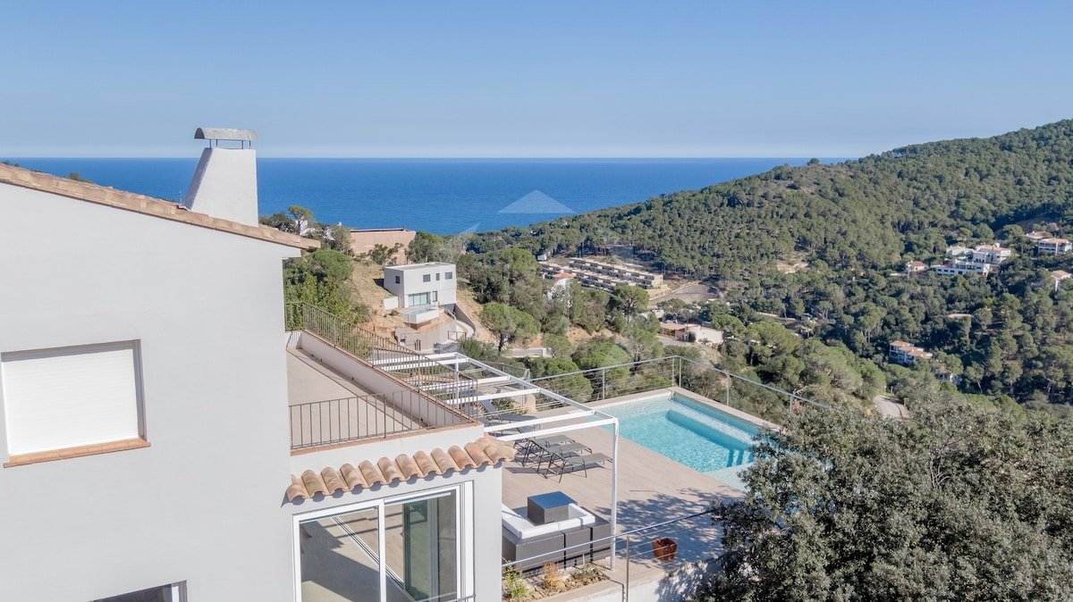 Pura Vida – Villa 4 bedrooms AC, seaviews & pool gallery image 4