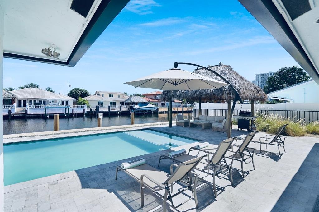 Walk to the Beach! Managed by BNR Vacation Rentals gallery image 4