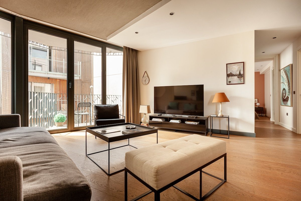 Modern Apartment with Balcony gallery image 3