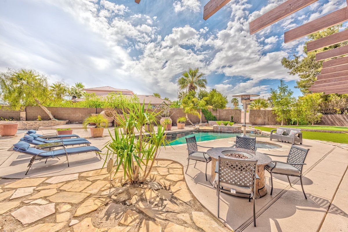 777Rentals – 4BR/3BA – Beautiful yard, Pool, Spa