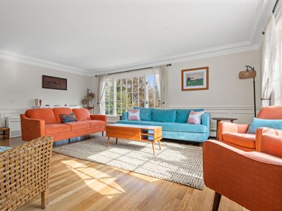 Private setting with hiking trails, sleeps 13, a/c