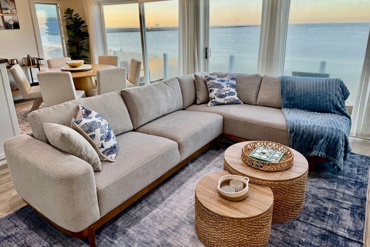 Long Beach house on the sand gallery image 4