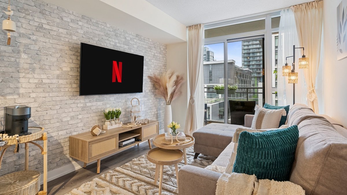 Boho Forest Escape King Bed 3BR + Free Parking DT gallery image 4