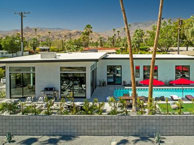 5 Palms Estate • Pool, Spa, 6 Suites • PalmsAtPark