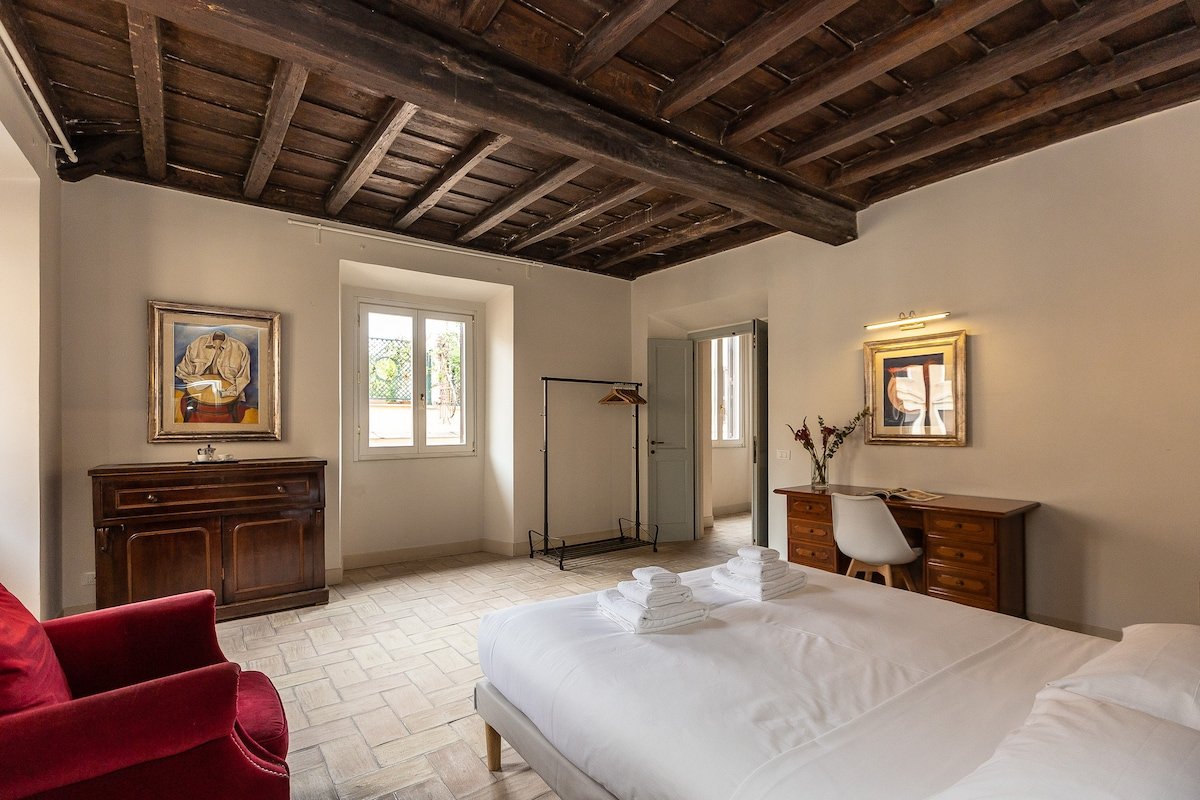 Rome Historical Apartment – Arco dei Banchi gallery image 2