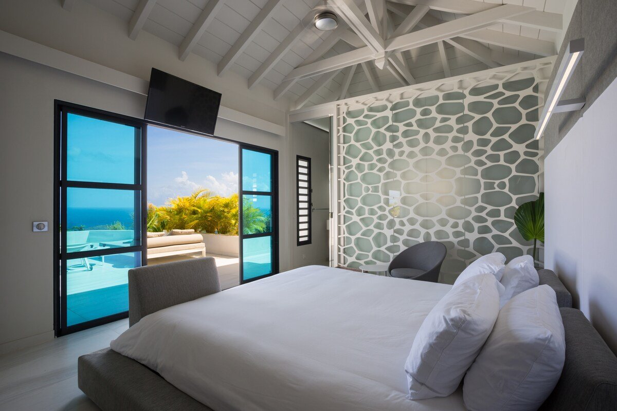 Rose Dog gallery image 5