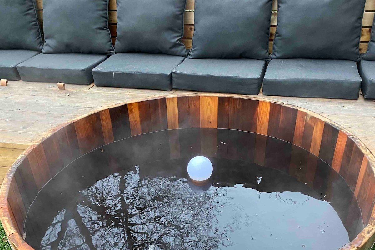 Bouldin Oasis + Hot Tub & Cold Plunge gallery image 4