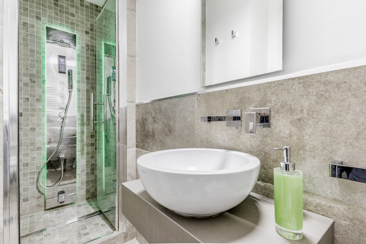 TH Trastevere Luxury-S.Cosimato Rome 2bd-2bt gallery image 5