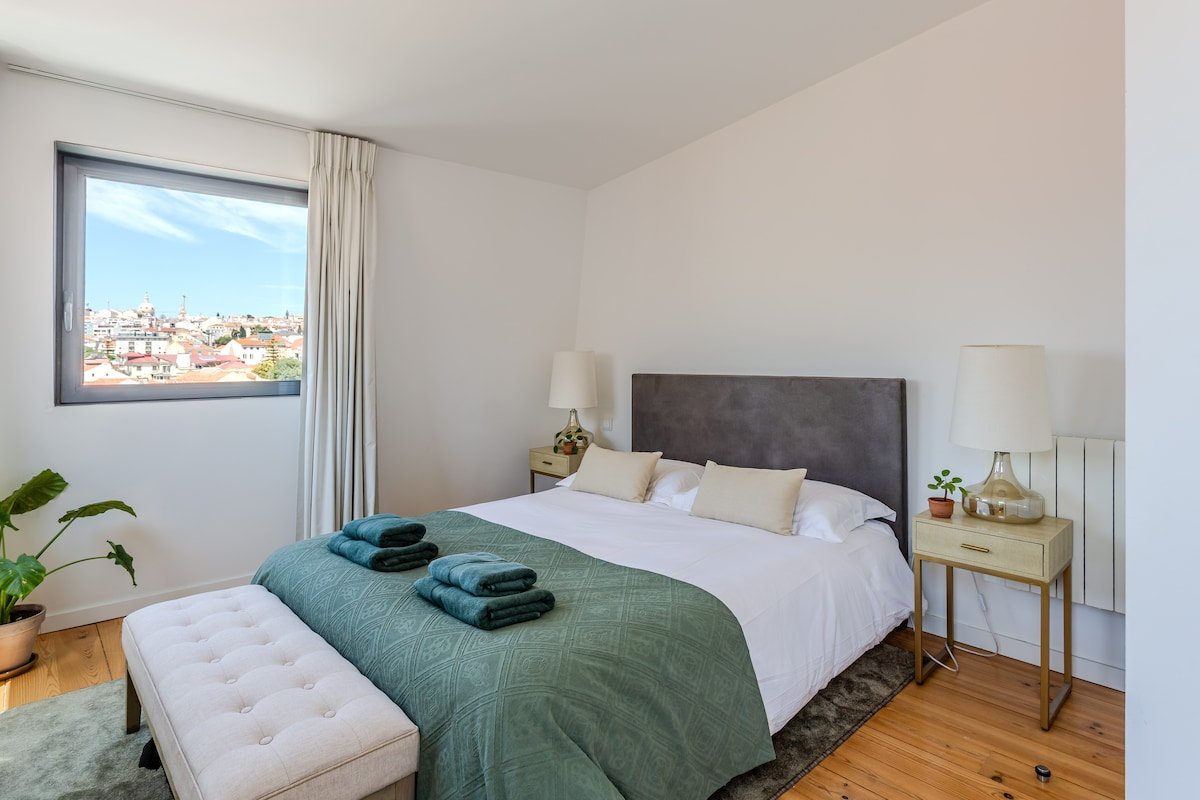 Quiet & central home w/ stunning views + parking! gallery image 3