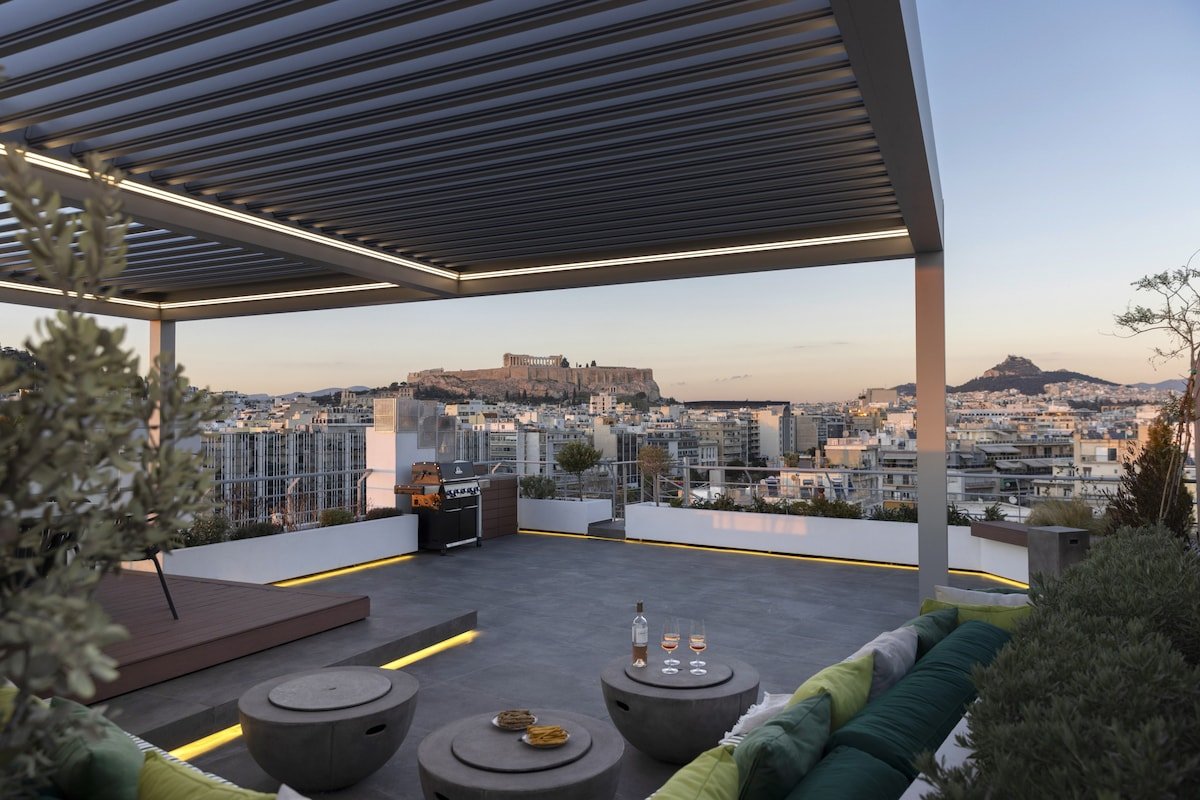 Stunning Penthouse With Spectacular Vistas! gallery image 2