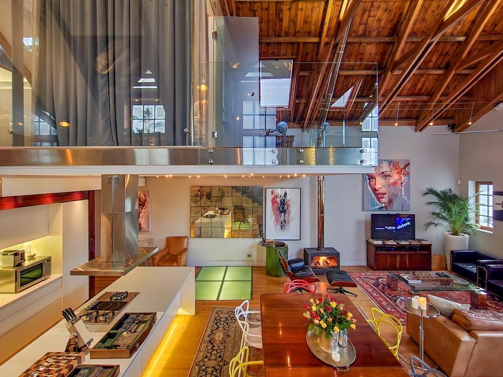 Extravagant Downtown Heritage Home with Cabin Style Vaulted Ceilings gallery image 5