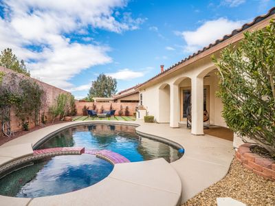 Lux CLOSE TO STRIP! Hot Tub/ Heated Pool/ Game RM!