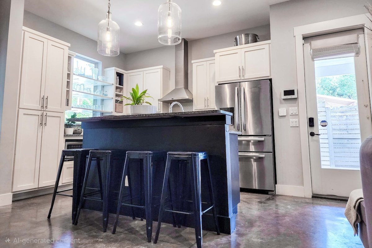 Central Austin Retreat For 16. Walk Everywhere! gallery image 3