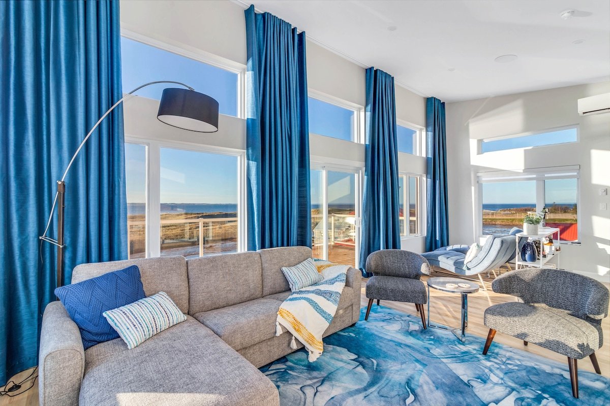 Luxurious Waterfront Beach House in Parlee Beach gallery image 2