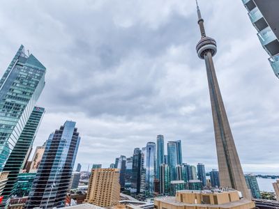Chic Toronto Downtown Condo,CN Tower, MTCC, Rogers
