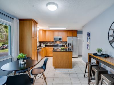 6bedrooms 2.5baths Sleeps 21 Centrally Located