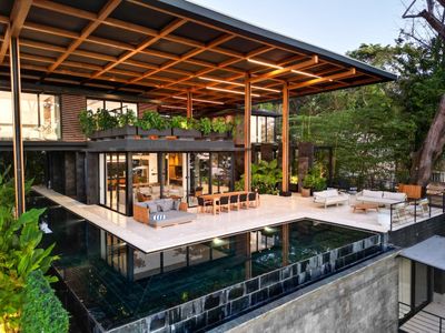 Luxury Estate · Amazing ocean Views · 19 guests