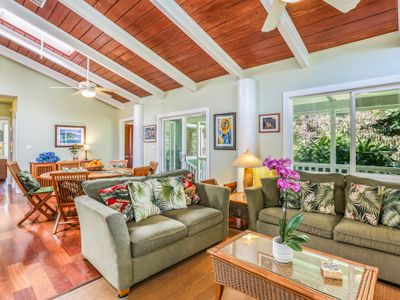 A Tropical Paradise! Walk to the Beach