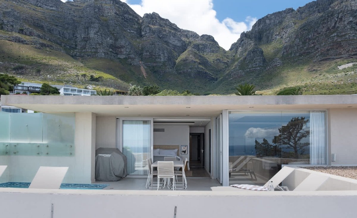 Camps Bay Grace – Villa with pool and ocean views gallery image 2