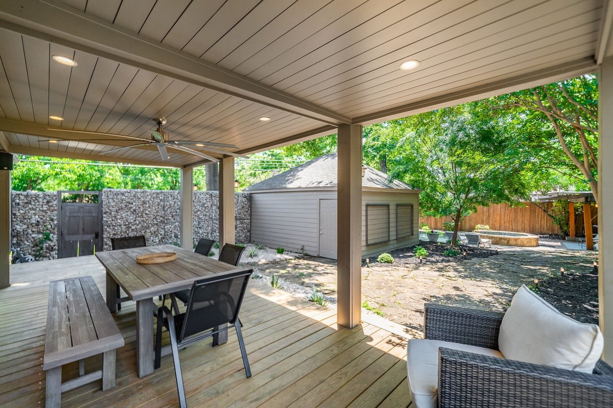 Sunset House – Luxury Pool and Hot Tub Retreat gallery image 5