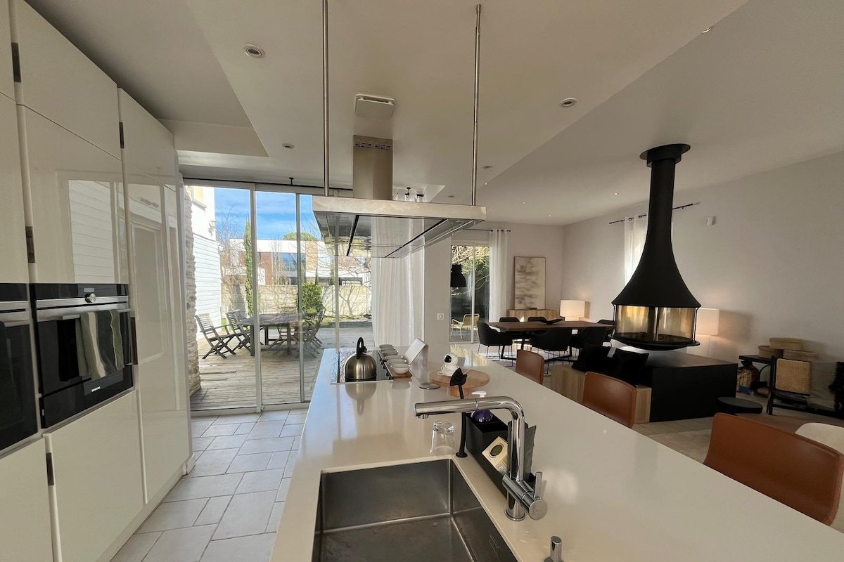 La Rêverie – Family house 12pax – Great fireplace gallery image 2