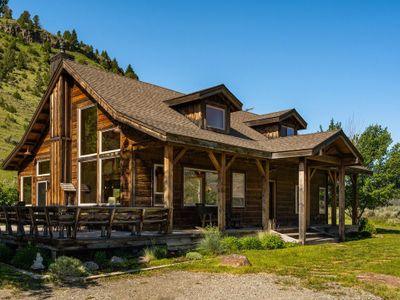 New! Paradise Valley home with hot tub & views