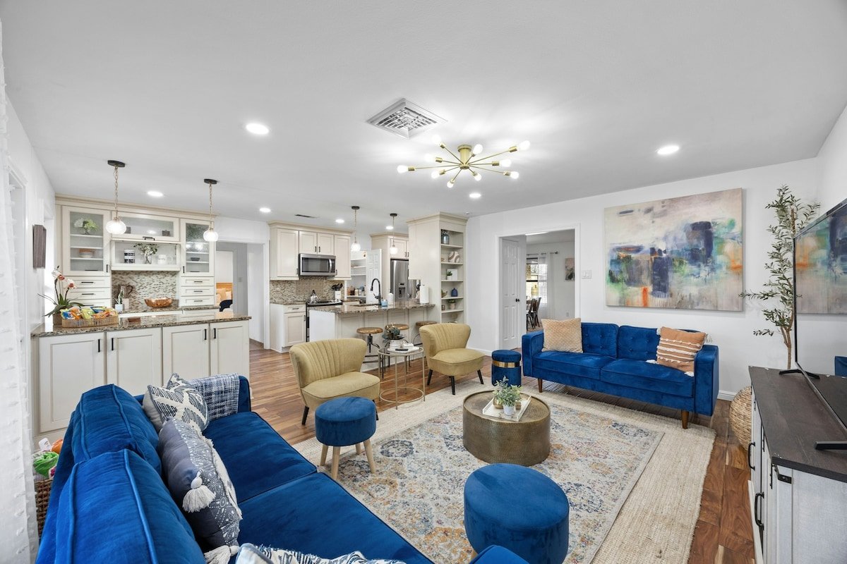 Poker Paradise & Pool Cabana – 2025 Discount Rates gallery image 2