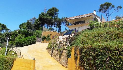 Luxury villa Pool Heating Wi-Fi Aircon SMART TV gallery image 4