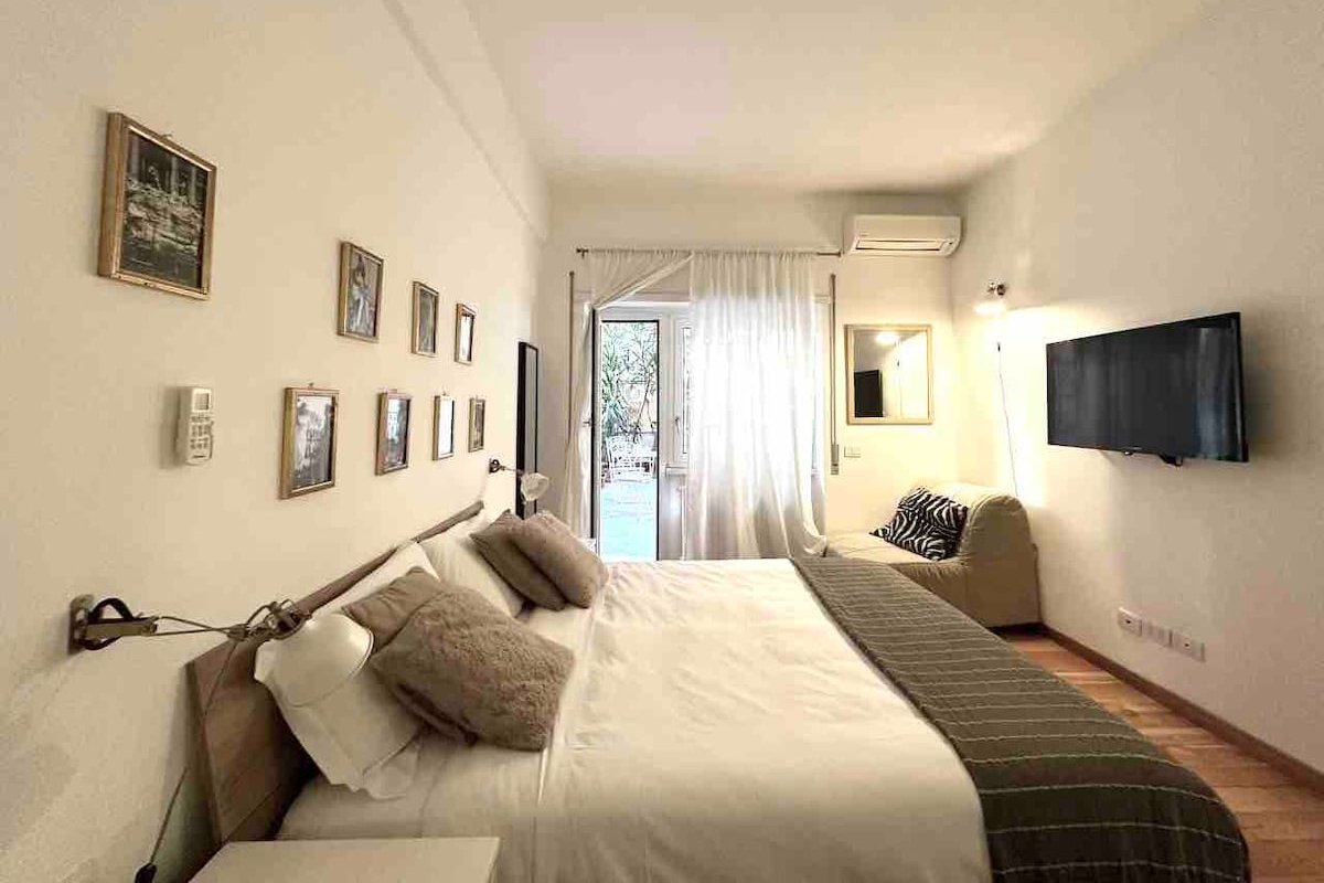 Modern Comfort near the Vatican gallery image 5