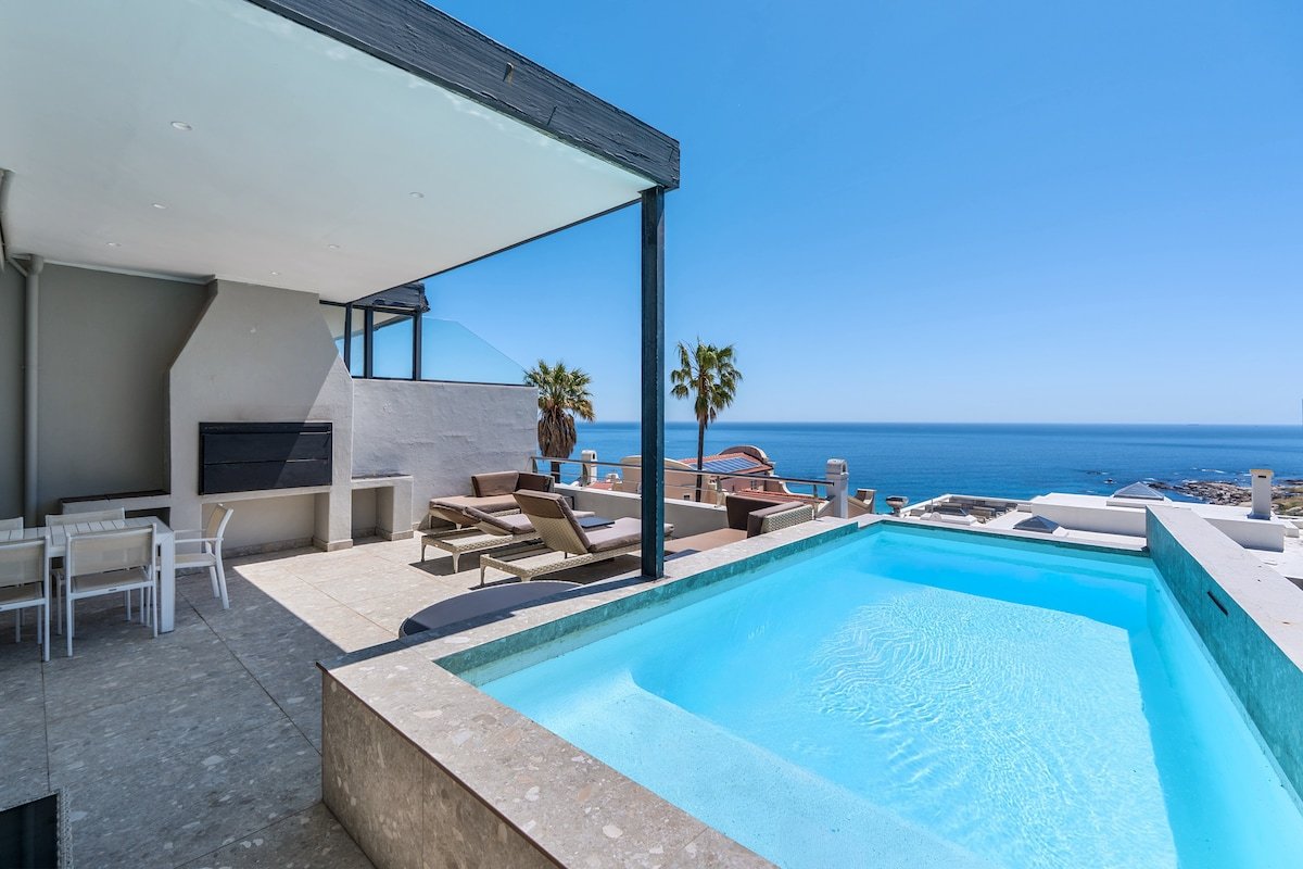 Renovated: Camps Bay Penthouse: pool, views gallery image 2