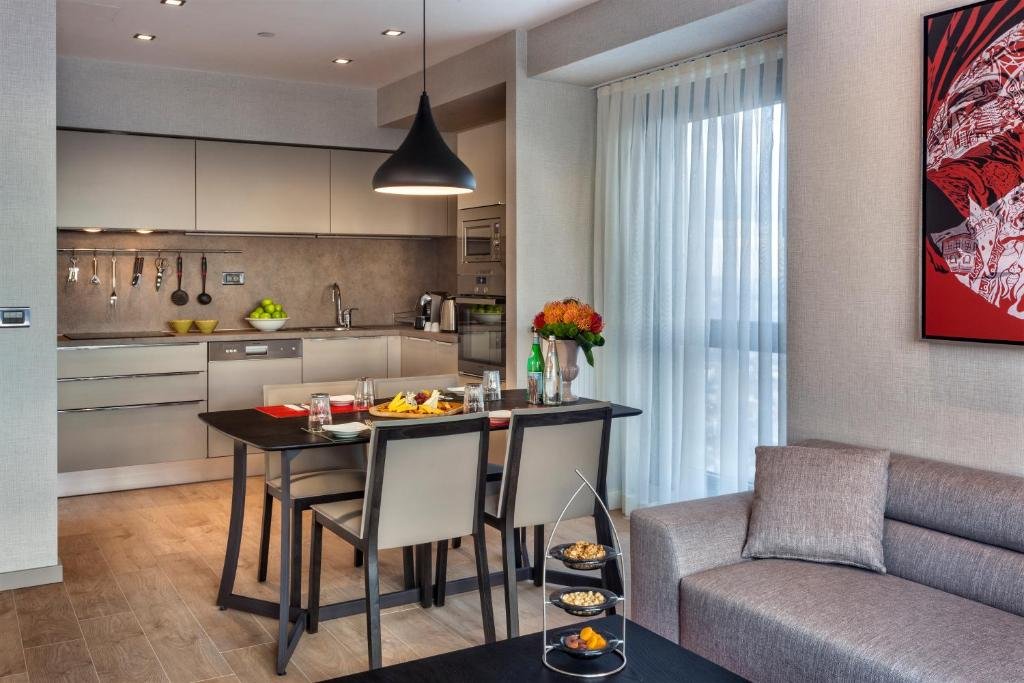 Cozy 2-Bedroom Apartment | Free Cleaning | Pool gallery image 5