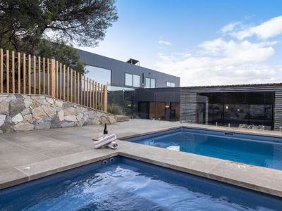 Ocean Beach Retreat–Contemporary Rye Accommodation