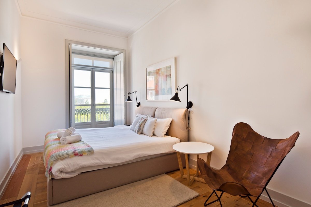 NEW! Unique 2 Bdr Apt Sea View Baixa Alfama A gallery image 5