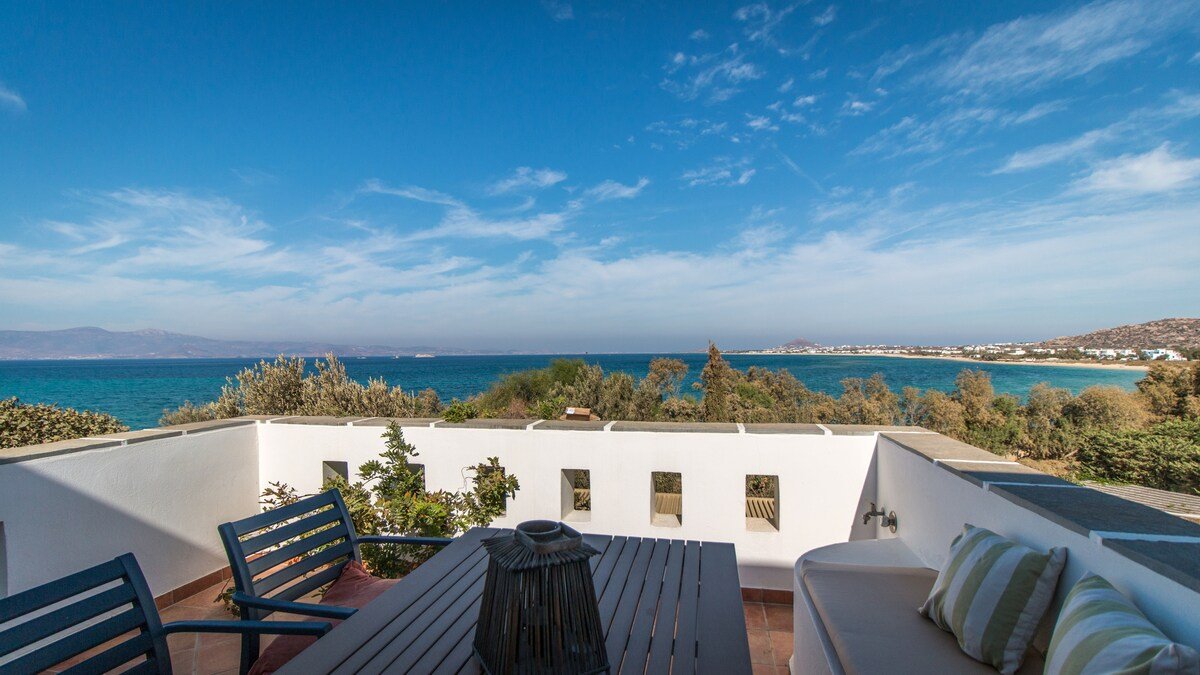 Villa ‘Blue’ a unique escape from reality 10 pax gallery image 4