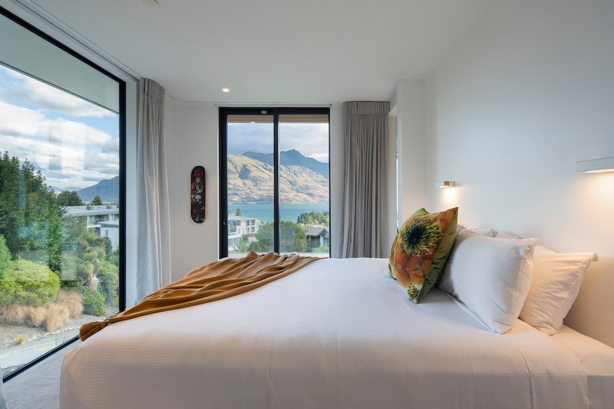 The Hill Residence by Sothebys Luxury Rental Homes gallery image 2