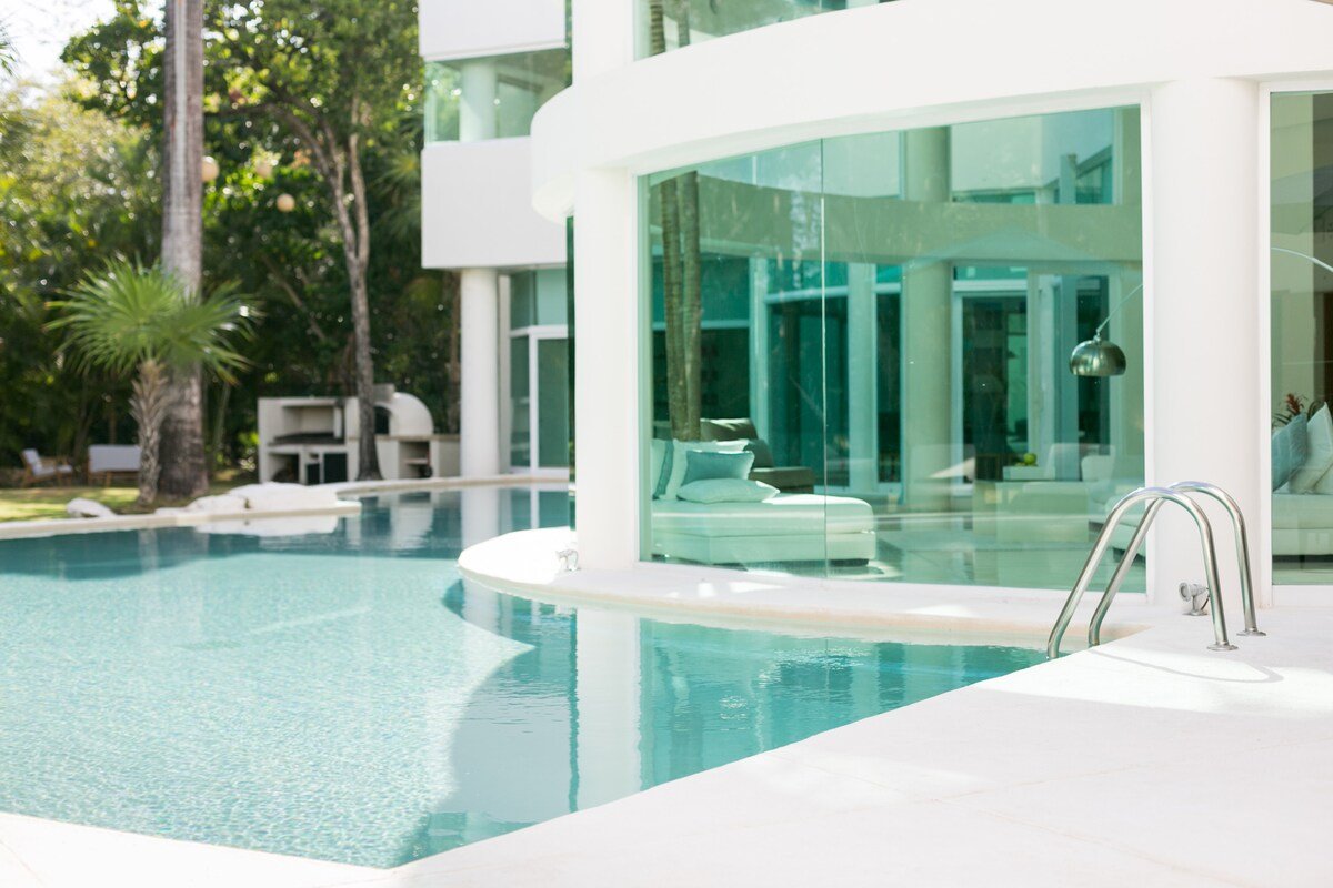 Villa Aqua- Private Luxury Villa with Full Service gallery image 5