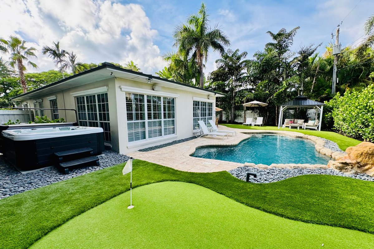 Beach Haven: Heated Pool, Hot Tub,Mini Golf, Beach