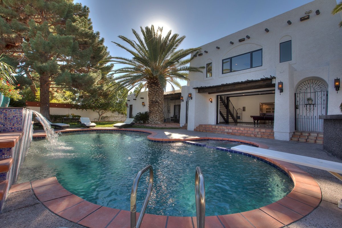 Escape to Modern Luxury-1.5 Miles to the Strip! gallery image 2