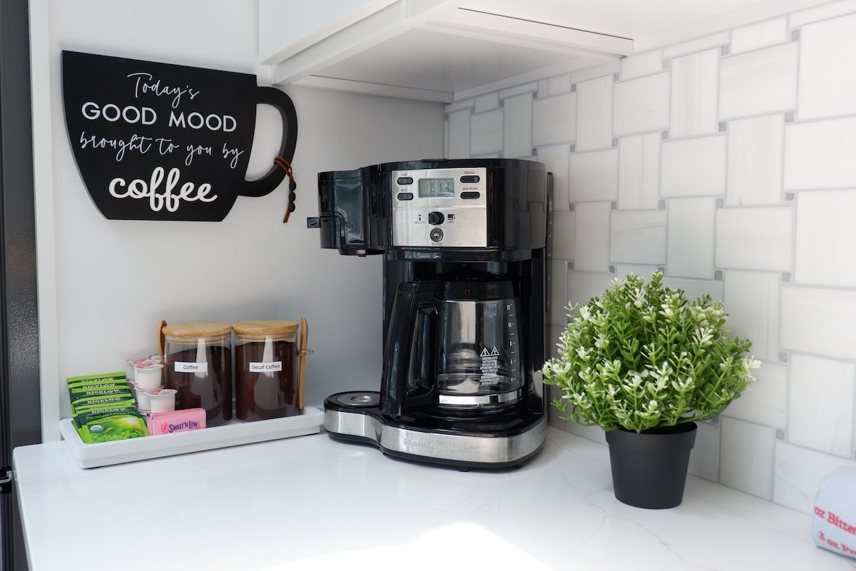 Modern 5BR | Near Subway & Downtown | Free Parking gallery image 5